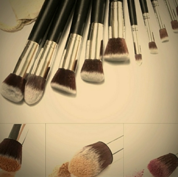 10 pc set of Professional Make-up Brushes - Picture 4 of 8